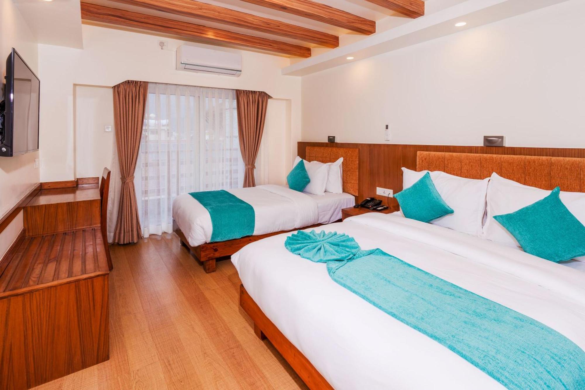 Pokhara Alpine And Springs Hotel Buitenkant foto