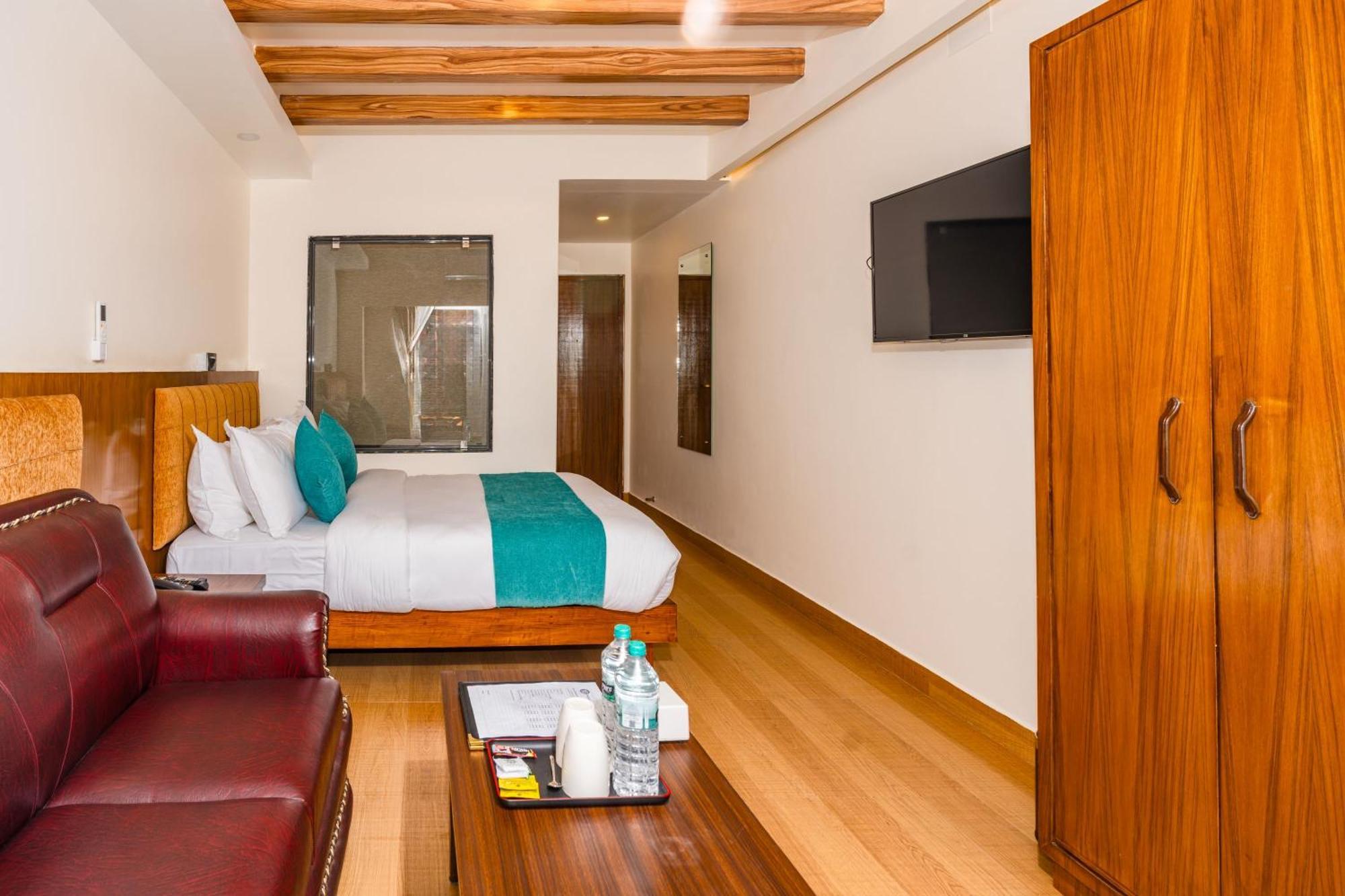Pokhara Alpine And Springs Hotel Buitenkant foto