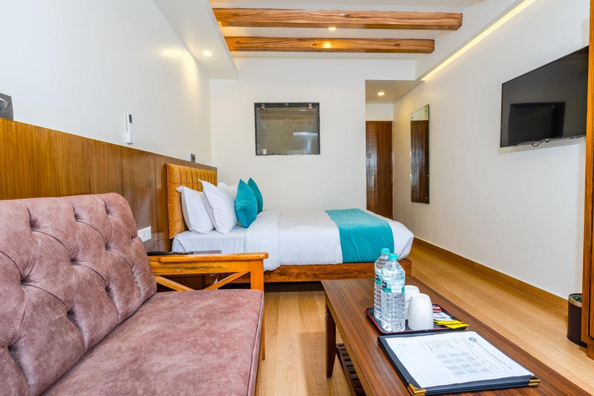 Pokhara Alpine And Springs Hotel Buitenkant foto