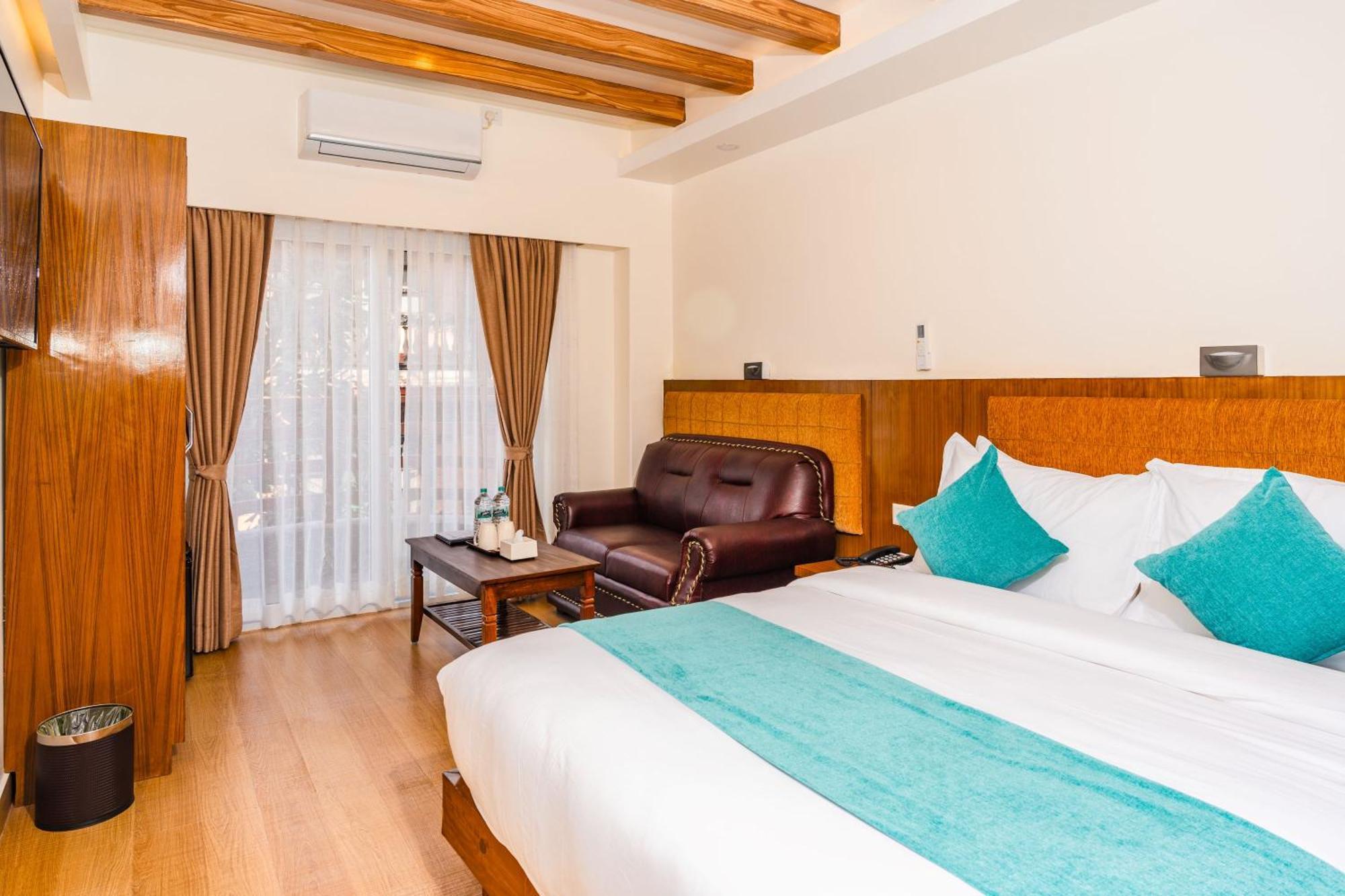 Pokhara Alpine And Springs Hotel Buitenkant foto
