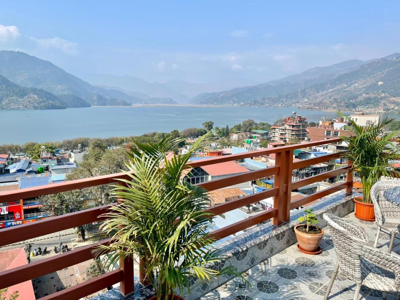 Pokhara Alpine And Springs Hotel Buitenkant foto