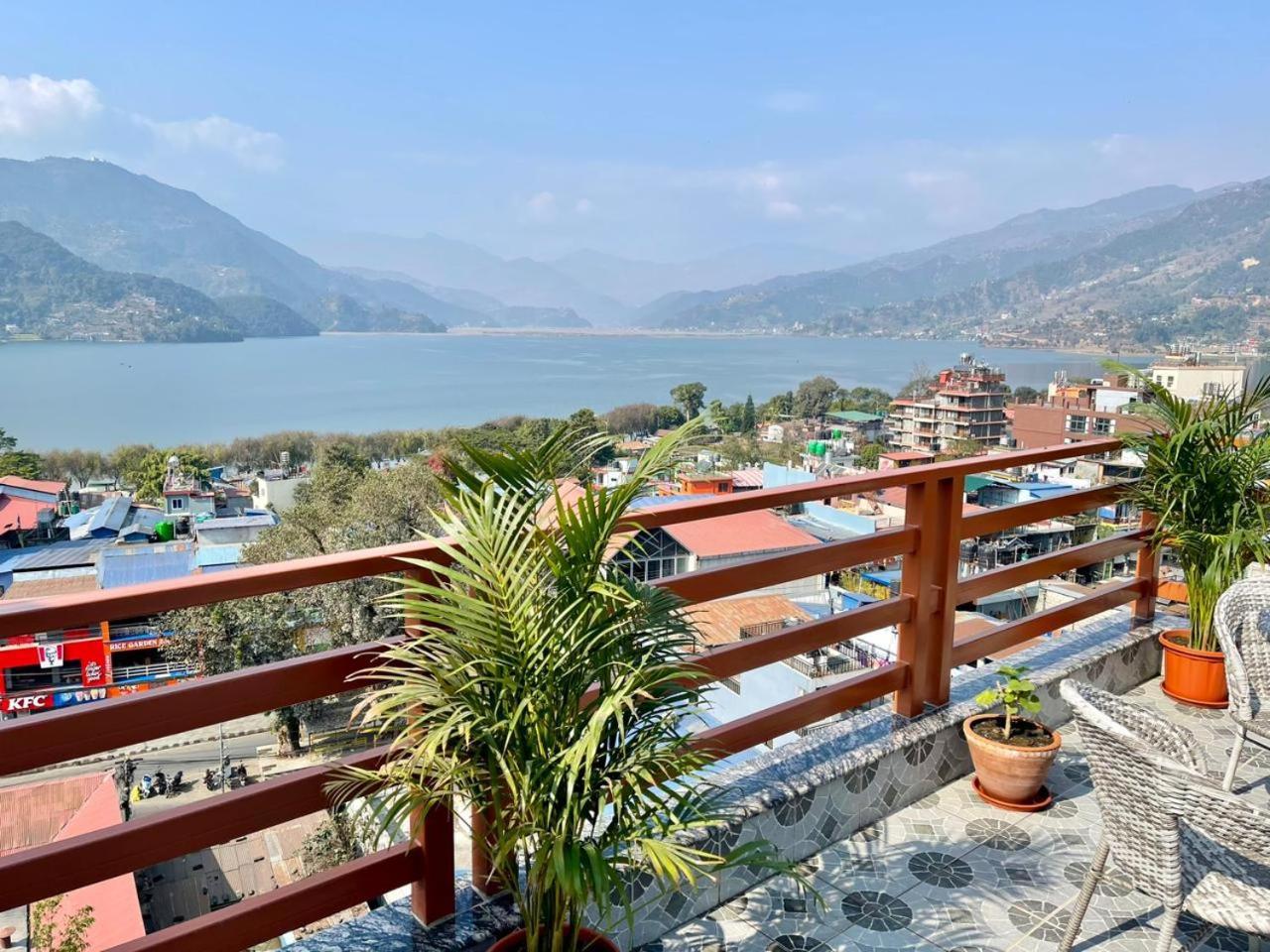 Pokhara Alpine And Springs Hotel Buitenkant foto