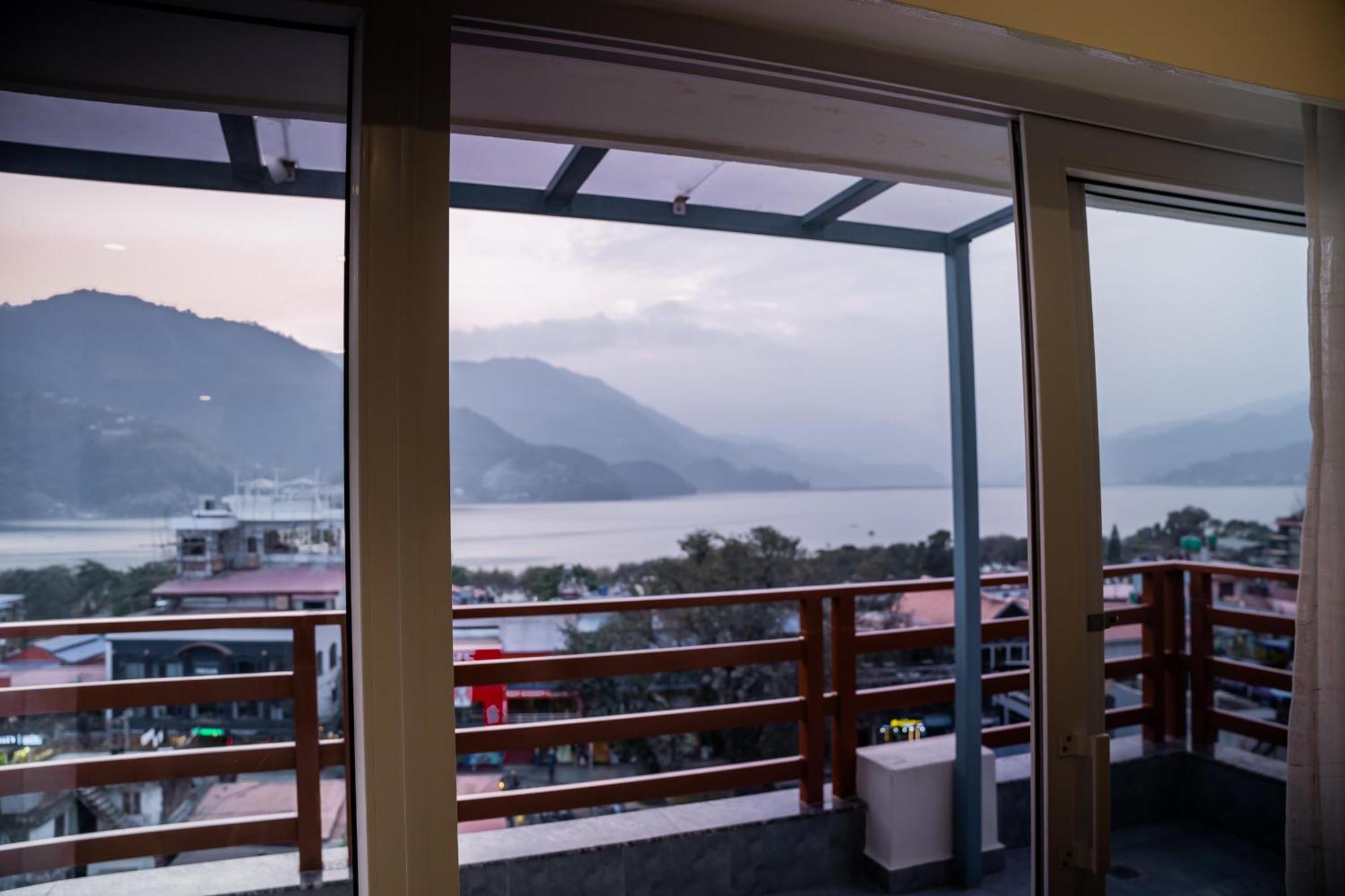 Pokhara Alpine And Springs Hotel Buitenkant foto