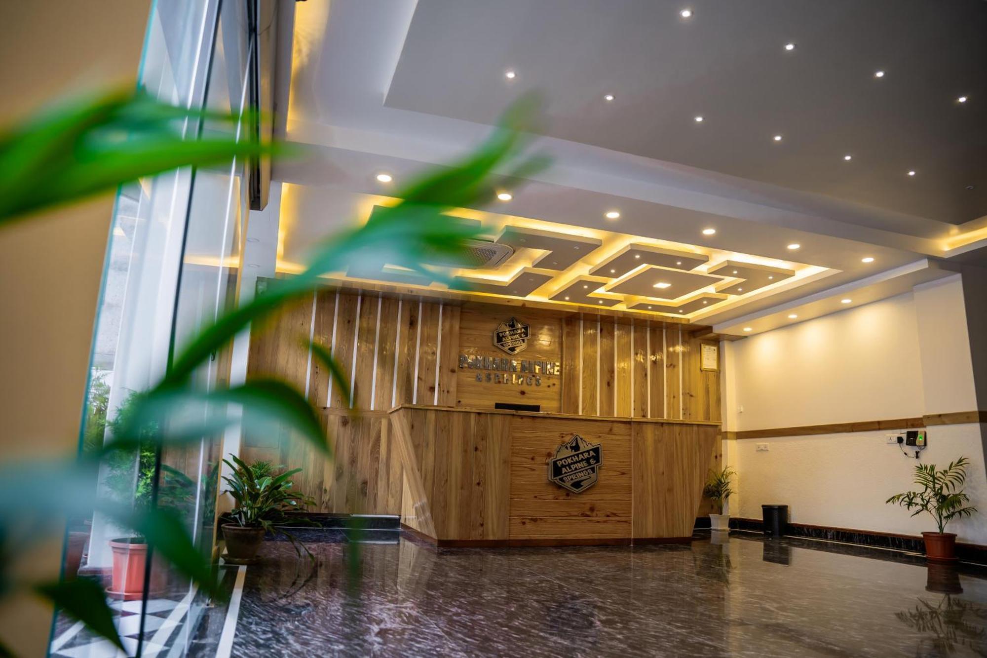 Pokhara Alpine And Springs Hotel Buitenkant foto