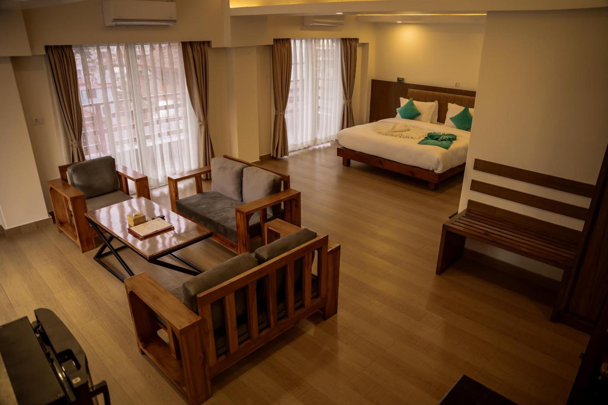 Pokhara Alpine And Springs Hotel Buitenkant foto