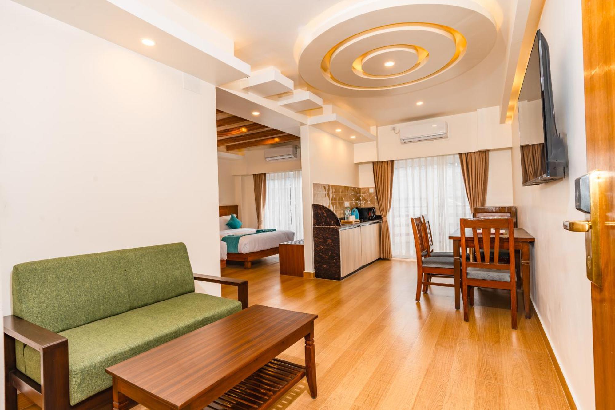 Pokhara Alpine And Springs Hotel Buitenkant foto