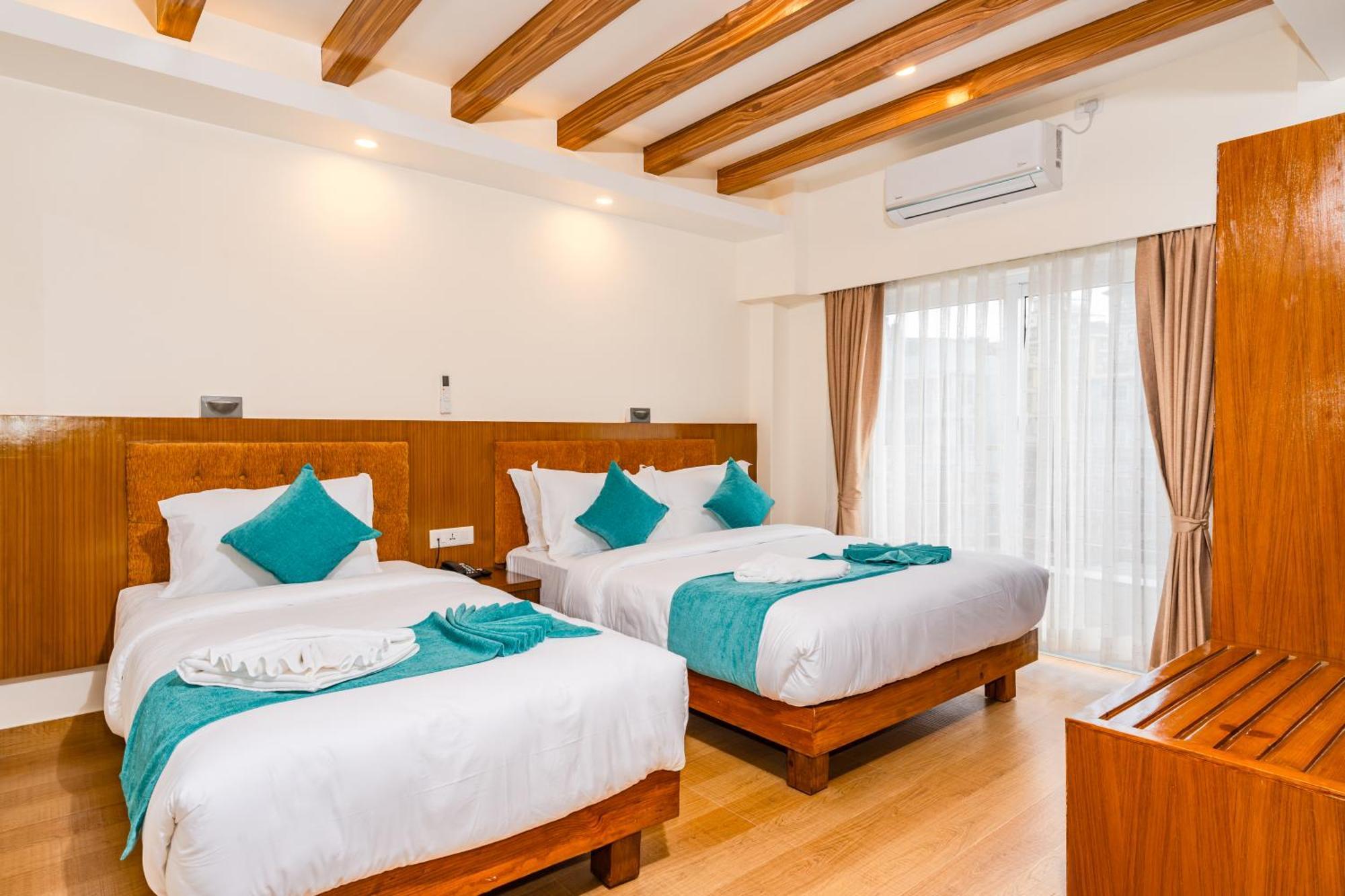 Pokhara Alpine And Springs Hotel Buitenkant foto
