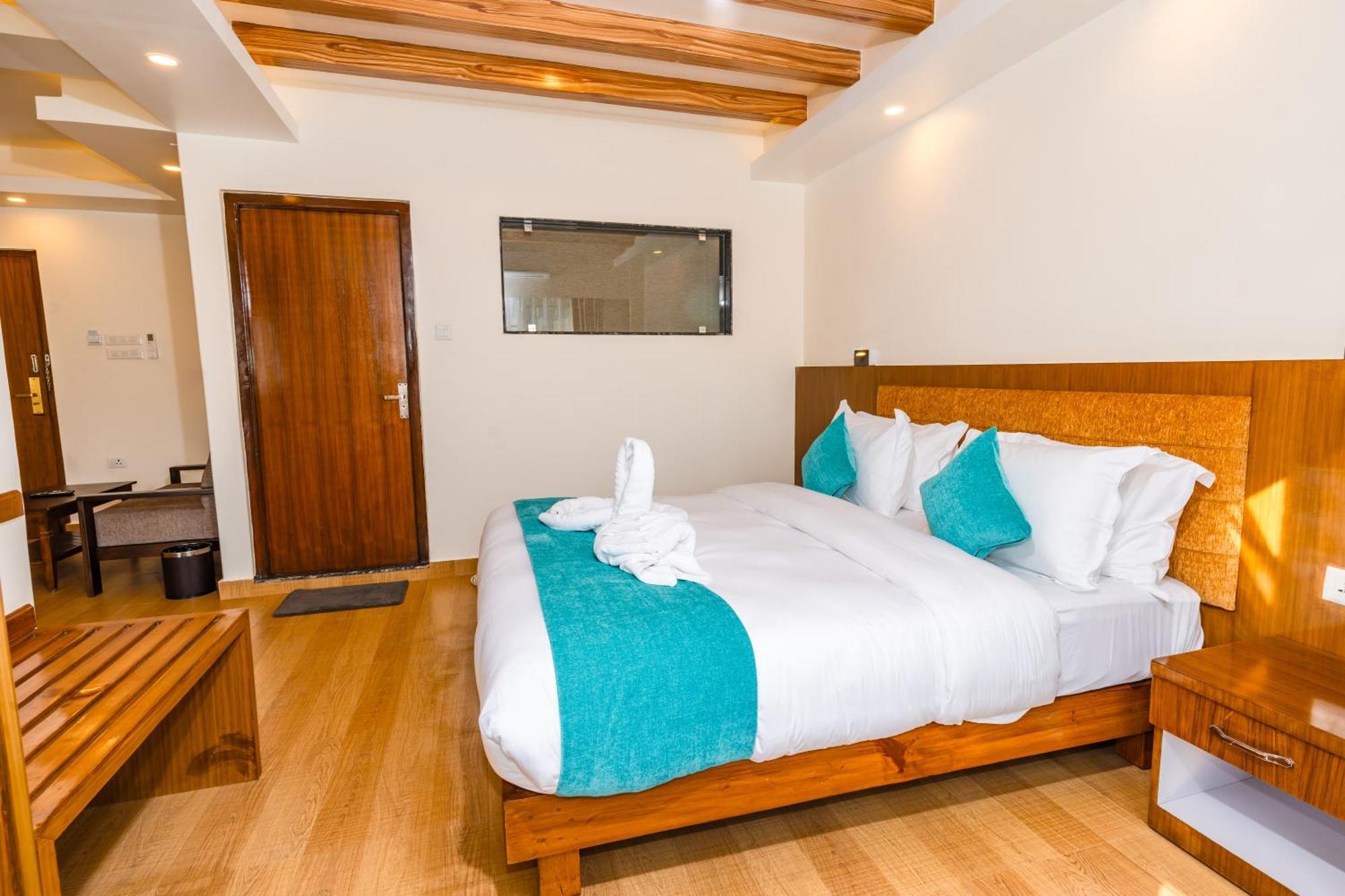 Pokhara Alpine And Springs Hotel Buitenkant foto