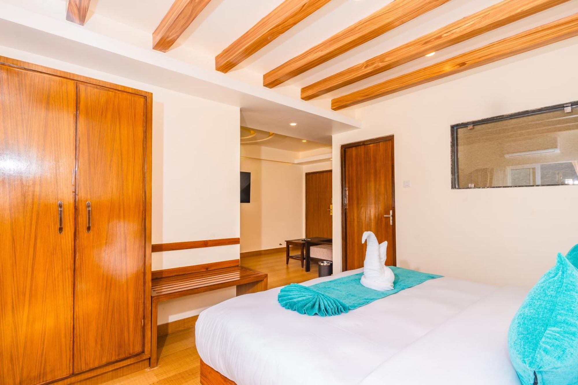 Pokhara Alpine And Springs Hotel Buitenkant foto