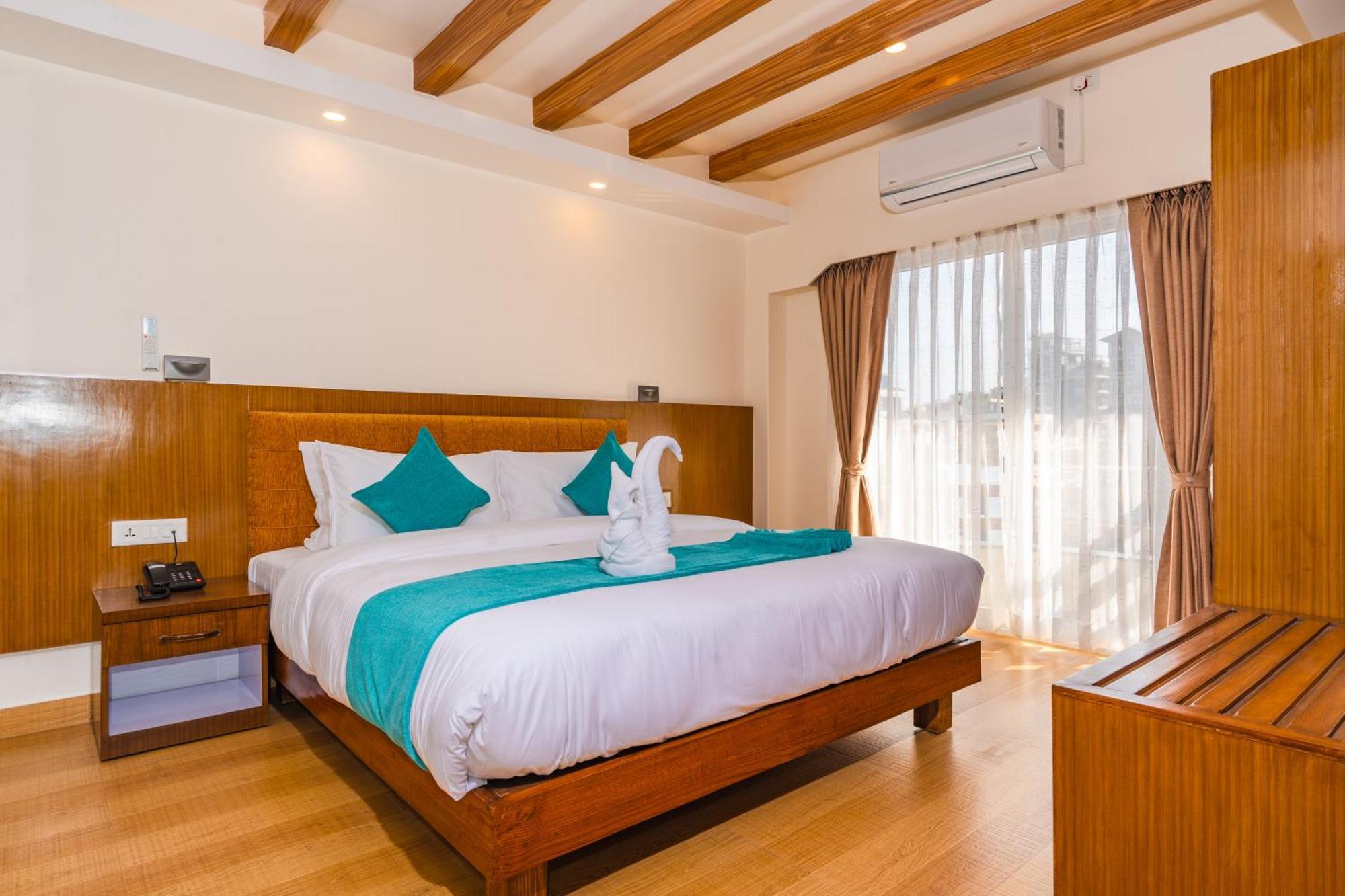 Pokhara Alpine And Springs Hotel Buitenkant foto