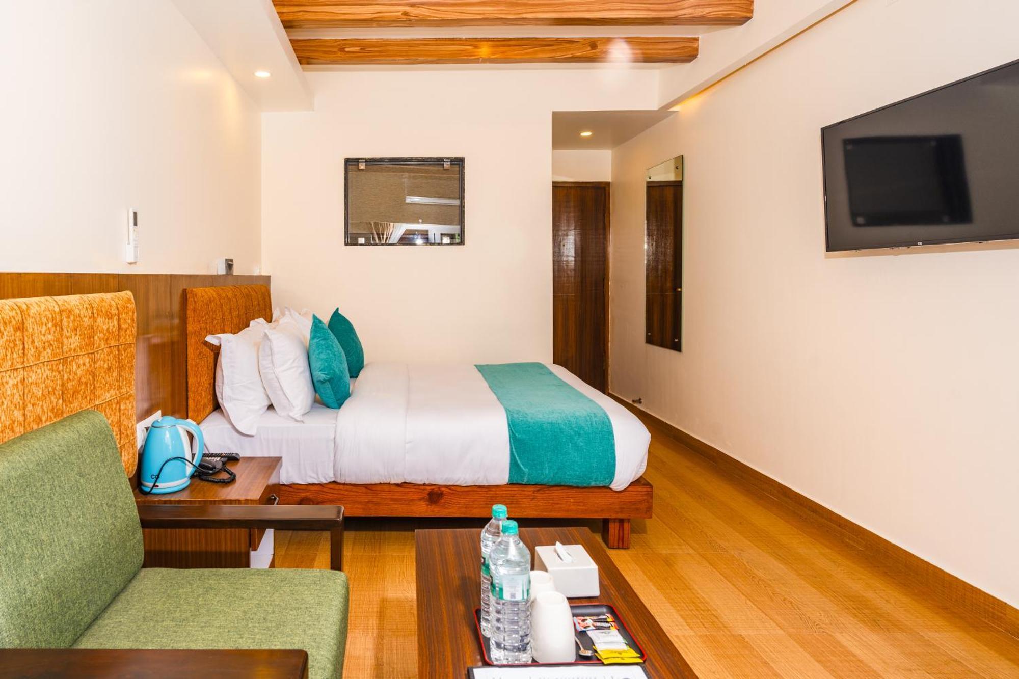 Pokhara Alpine And Springs Hotel Buitenkant foto
