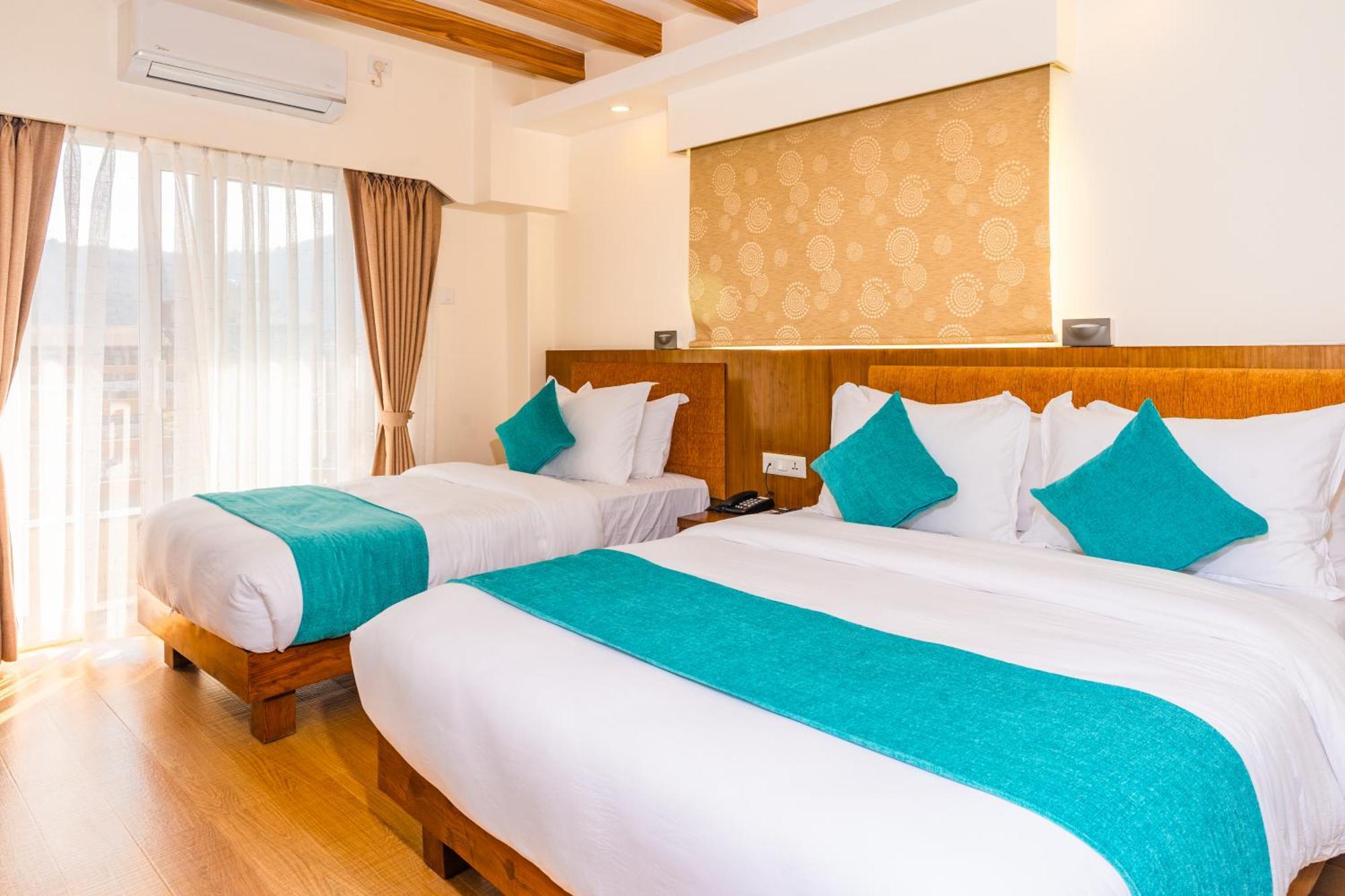 Pokhara Alpine And Springs Hotel Buitenkant foto