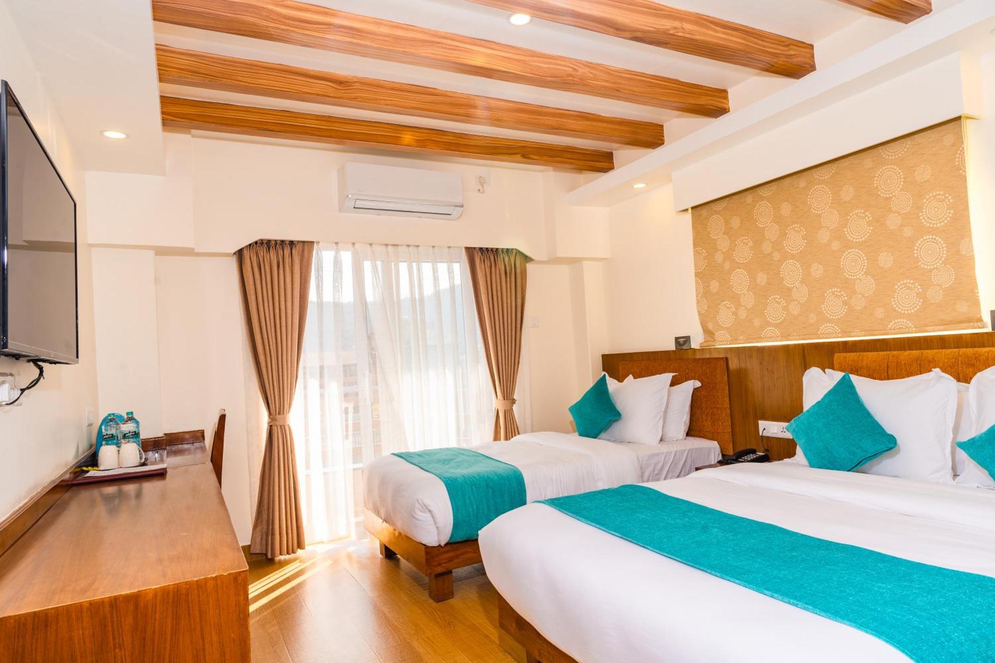 Pokhara Alpine And Springs Hotel Buitenkant foto