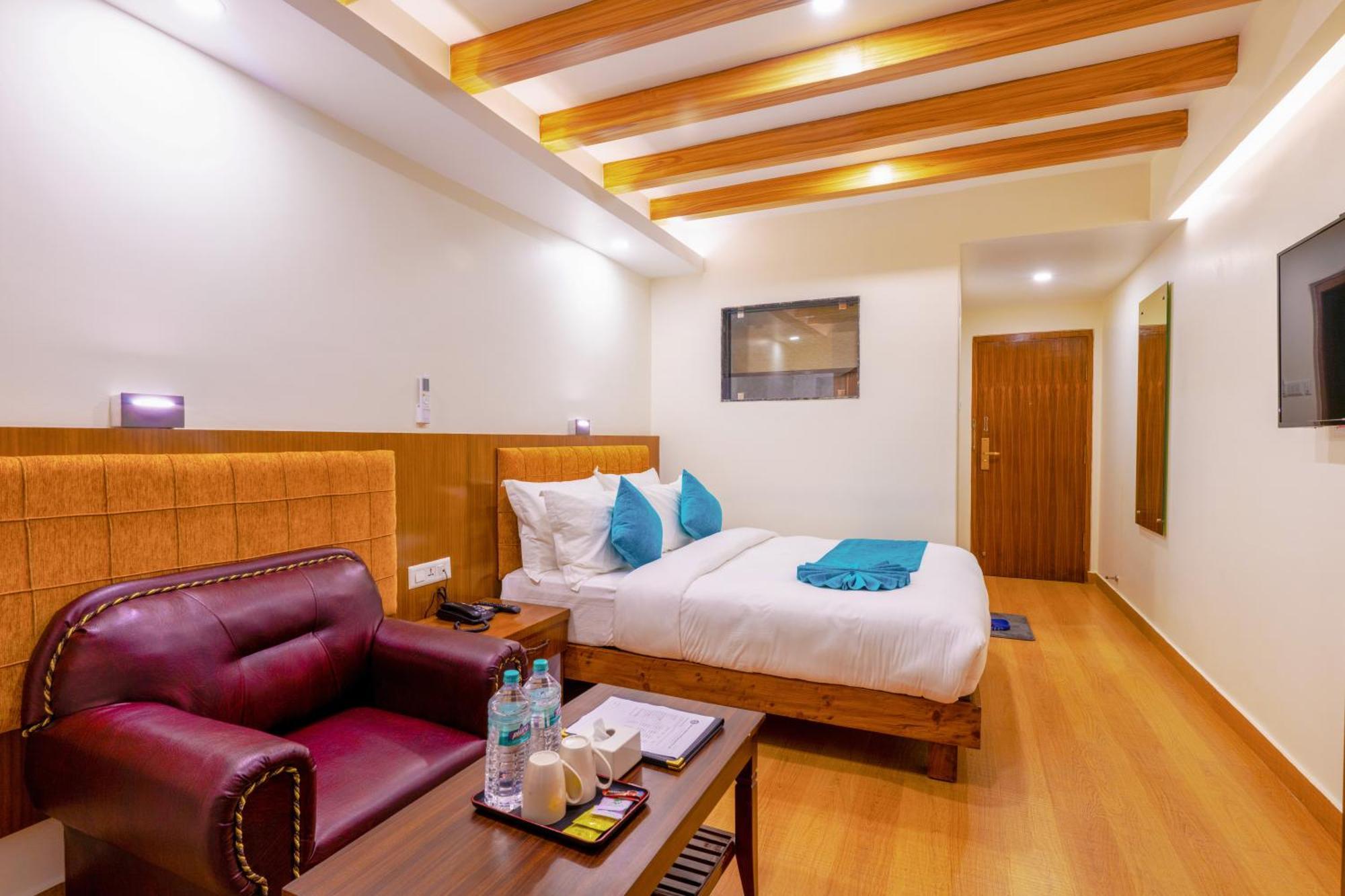 Pokhara Alpine And Springs Hotel Buitenkant foto