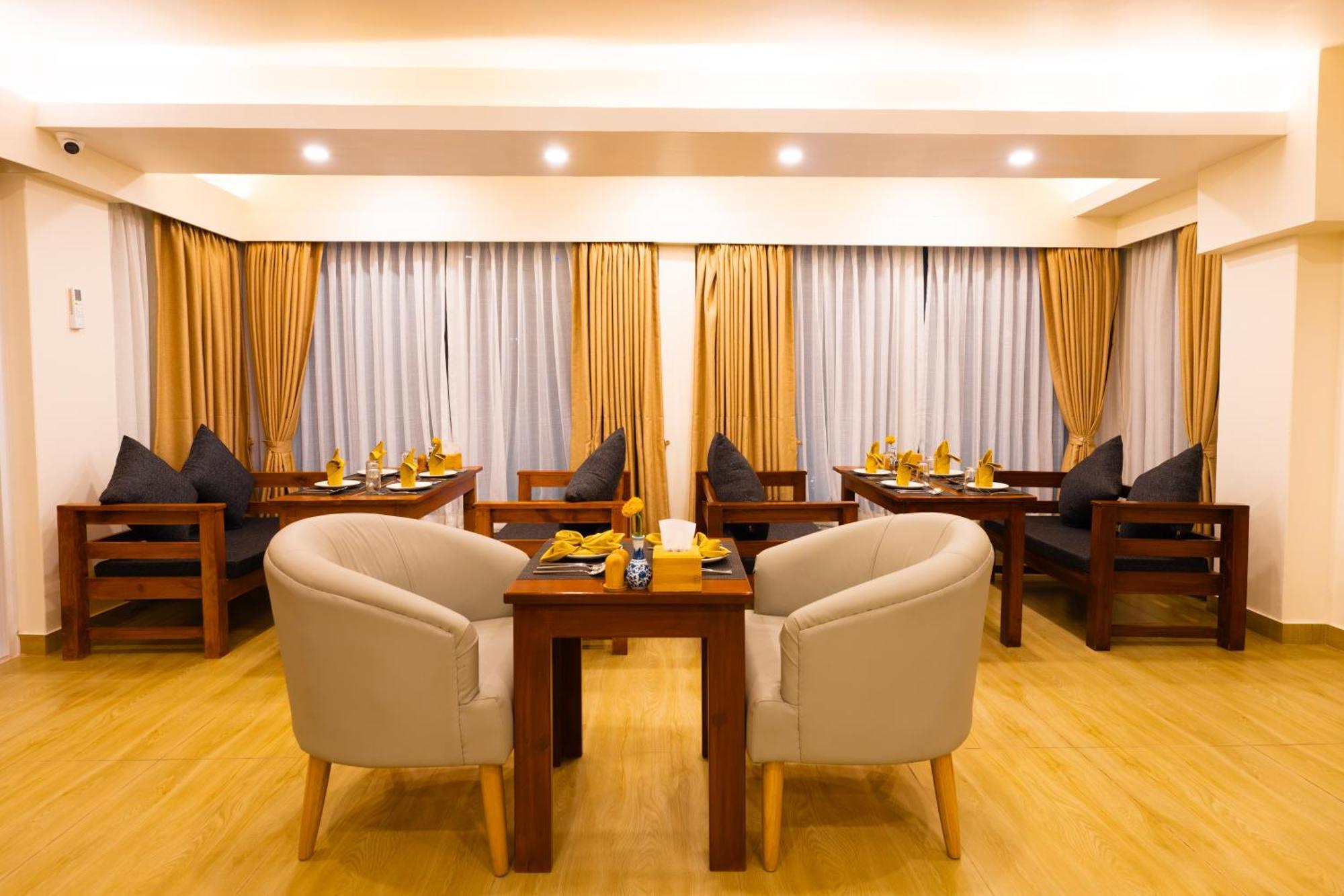 Pokhara Alpine And Springs Hotel Buitenkant foto