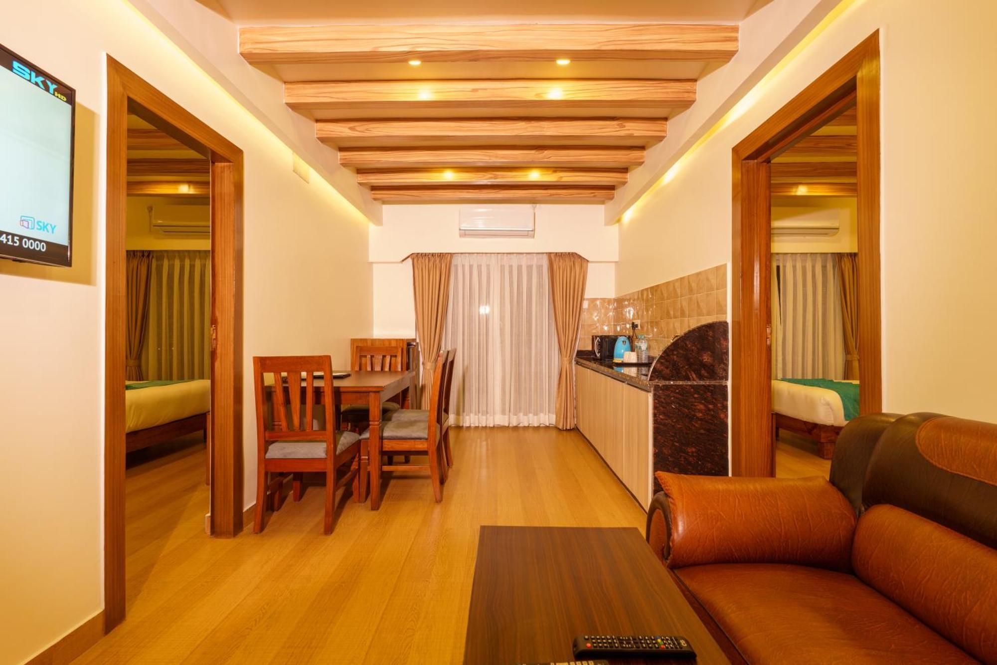 Pokhara Alpine And Springs Hotel Buitenkant foto