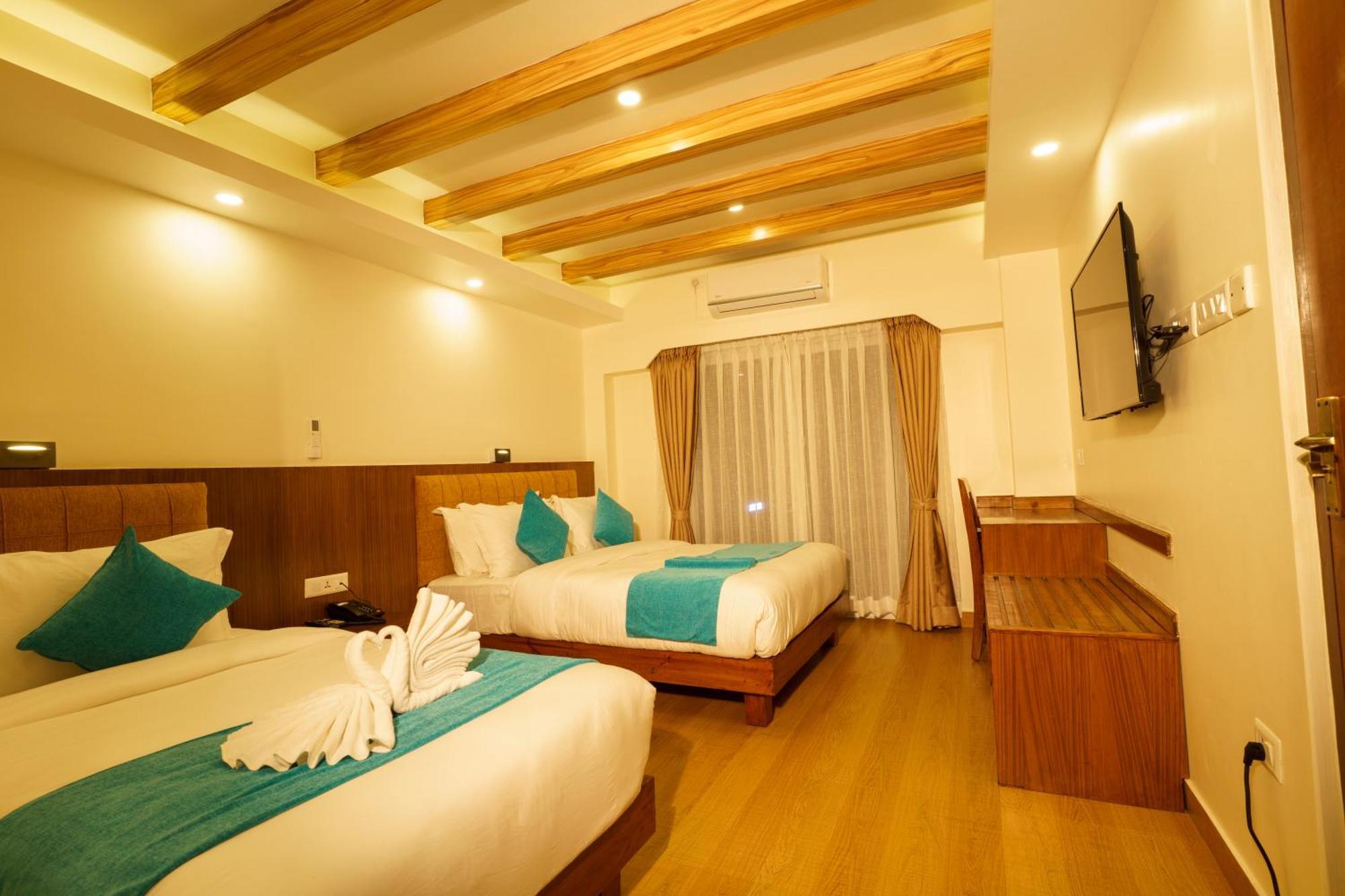 Pokhara Alpine And Springs Hotel Buitenkant foto